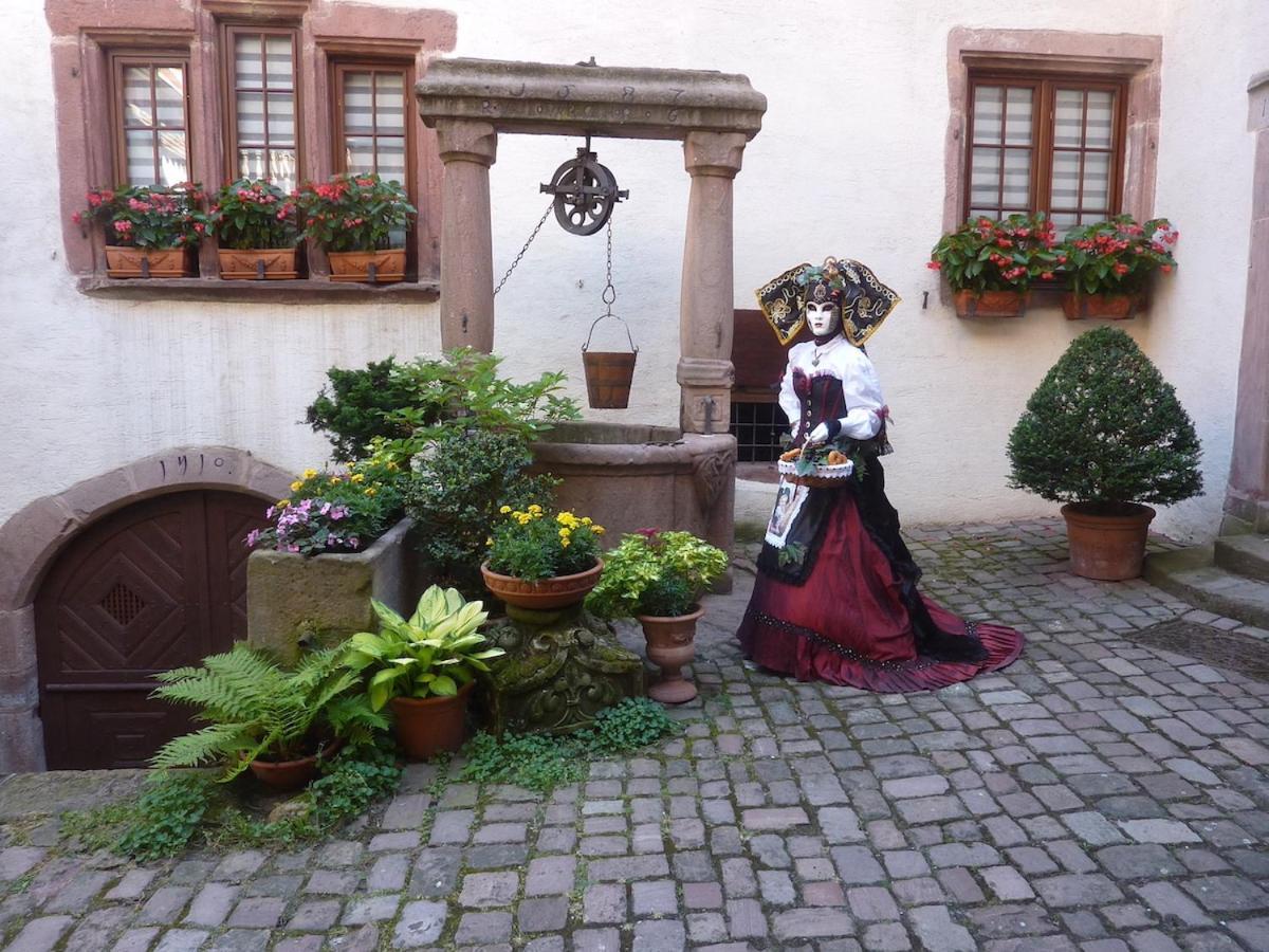 Bed and Breakfast Adrihof A Riquewihr, Cour De L'Abbaye D'Autrey Exterior foto